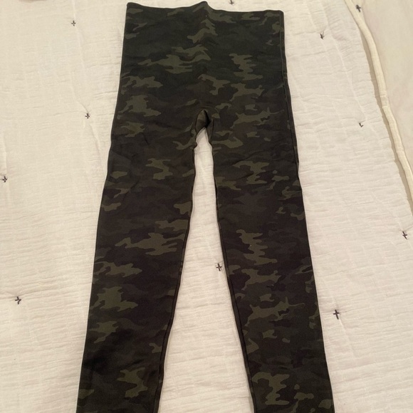 SPANX Pants - Spanx Look At me Now Camo Green leggings Gently Used size Small